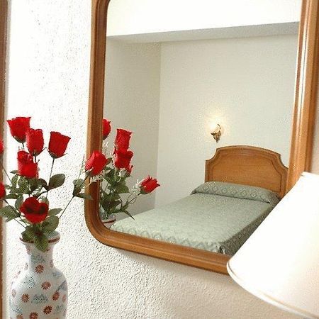 Senorial Hotel Мадрид Стая снимка