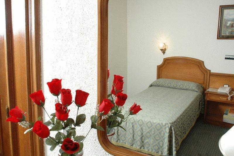 Senorial Hotel Мадрид Стая снимка